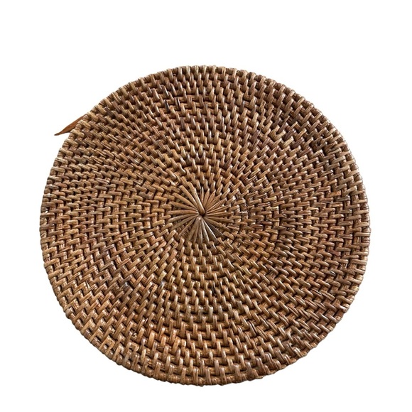 Round Woven Rattan Tan Crossbody Bag Snap Closure Lined - Picture 2 of 5